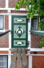Deichseitige Eingangstür mit Deichbrücke des Voss'schen Hauses, Altengamme