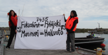 Ryoko Akama and Antye Greie-Ripatti protestieren gegen Atomkraft