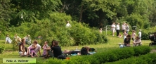 Picknicker im Bergedorfer Schlosspark