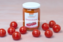 Cherry-Strauchtomaten; Tomatensuppe im Glas