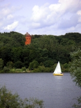 Der Krümmeler Wasserturm von der Elbe aus gesehen. (Foto: Jochen Meder)