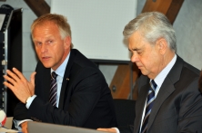 HPA-Chef Jens Meier (li.) und Wirtschaftssenator Frank Horch