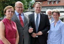 Herlind Gundelach, Peter Altmaier, Dennis Gladiator und Birgit Stöver am Zollenspieker Fährhaus, 12. August 2013