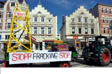 Wagen der Bergedorfer anti-Fracking-Initiative am 1. Mai