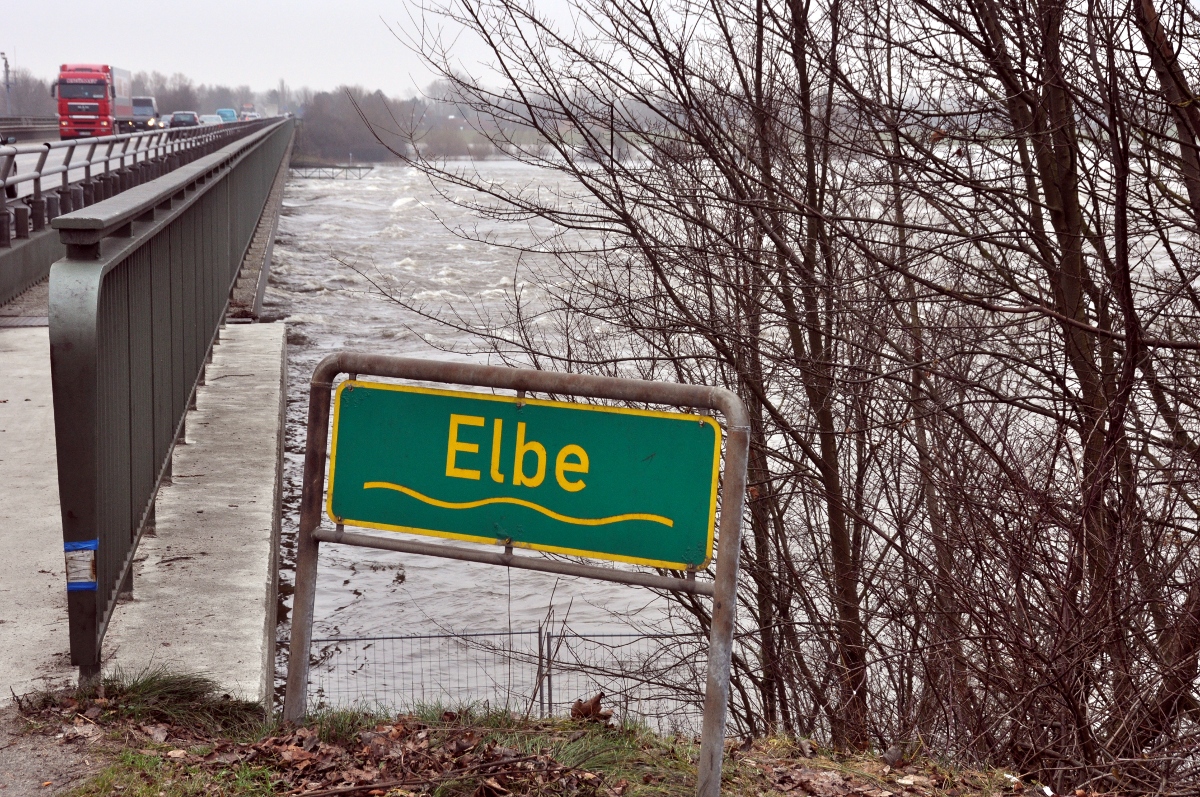Die Elbe am Wehr Geesthacht