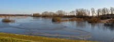 Wenn die Borghorster Elbwiesen wie hier während des Frühjahrshochwassers 2011 überschwemmt sind, wird die Situation auch binnendeichs kritisch.
