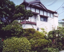 Haus der Familie Suzuki vor dem Tsunami. (C) Hidefumi Suzuki